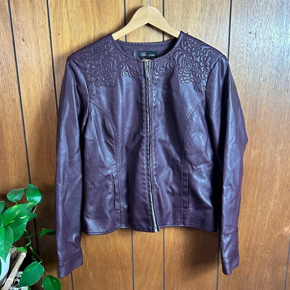 Baccini Faux Leather Jacket Burgundy Embroidered Collarless Zip Front Women's‎ M